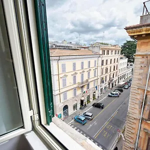 Whiteten Apartment Rome